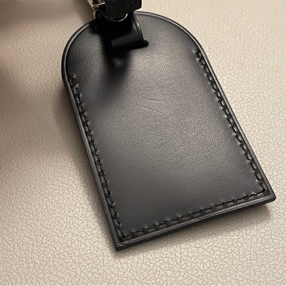 Authentic Louis Vuitton black leather luggage tag - Picture 4 of 7